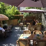 Hotel Logis - & Restaurant Du Marche 2*