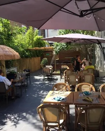 호텔 Logis - & Restaurant Du Marche 2*