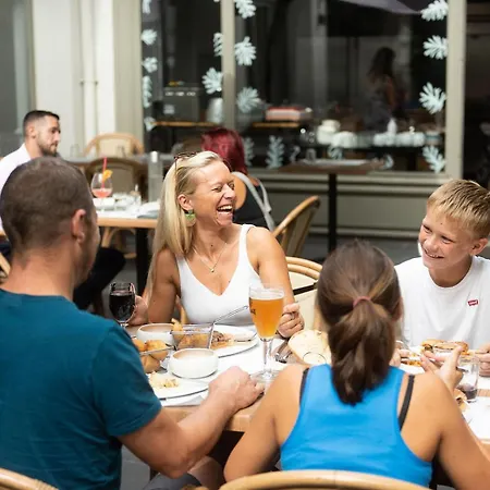 Logis - & Restaurant Du Marche מלון 2*