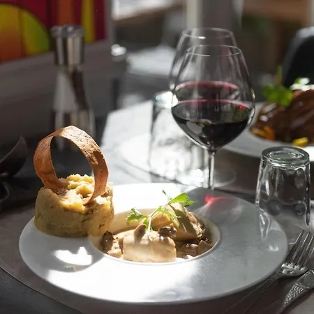 מלון Logis - & Restaurant Du Marche