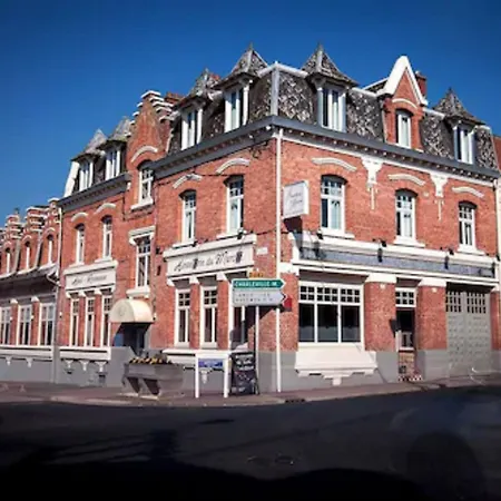 호텔 Logis - & Restaurant Du Marche 2*