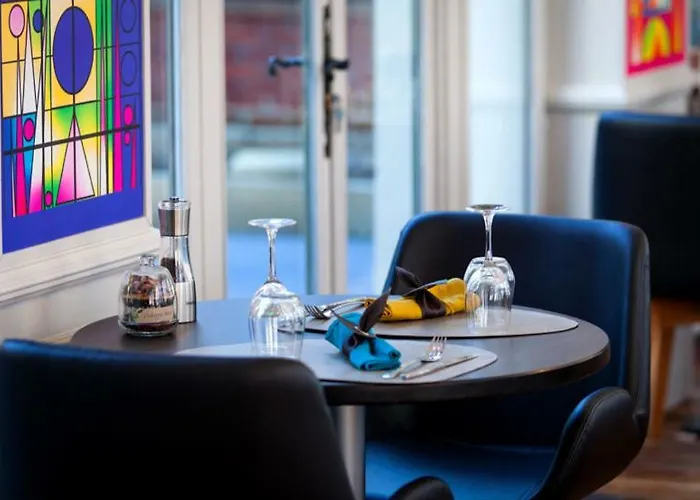 Hotel Logis - Hostellerie&restaurant Du Marché